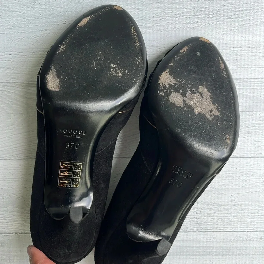 Gucci Vintage Black Suede Knotted Gold Lined Peep Toe Pumps Size 7